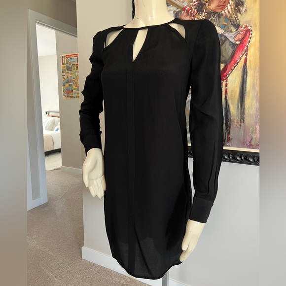 BCBGMaxAzria "Emmalise" Keyhole Shift Dress - Picture 4 of 8